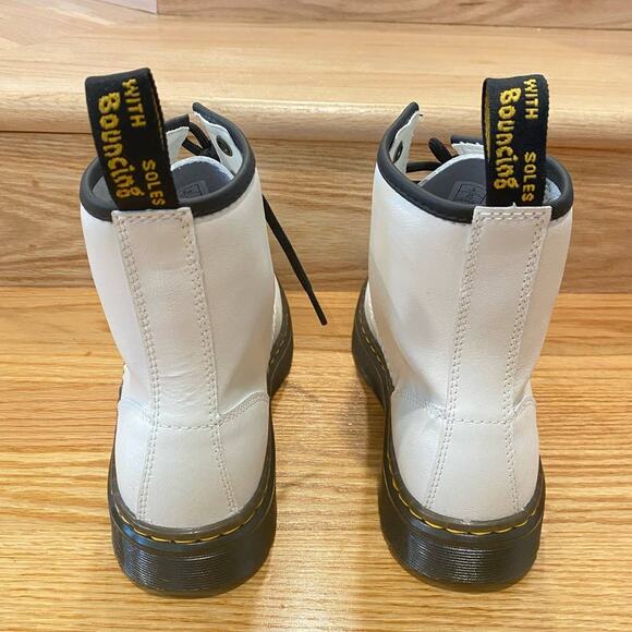 NWOT/B DR. Martens Zavala White Leather 8eyelet Boots 7us - Picture 4 of 7